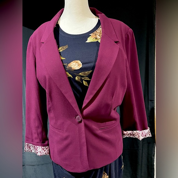 Women’s Raspberry Blazer - Picture 2 of 4